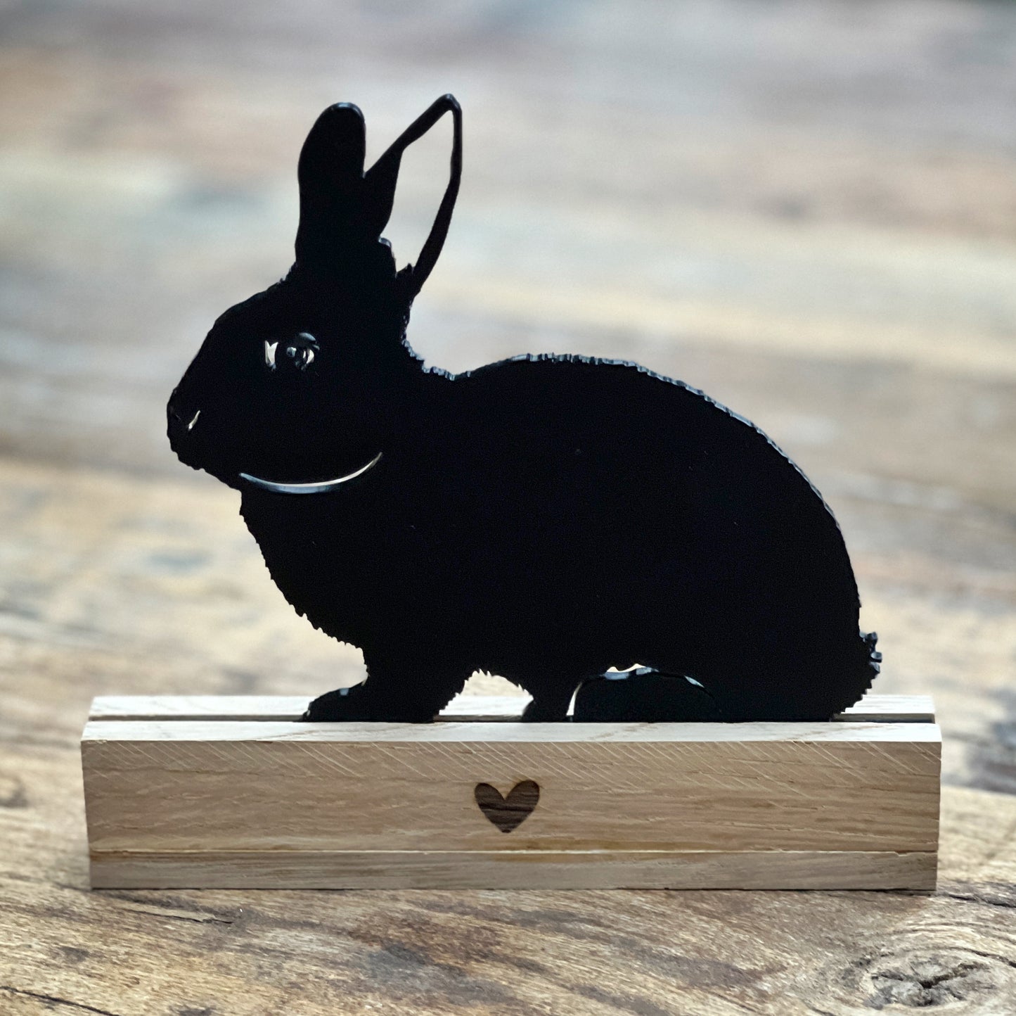 Osterhase schwarz Acryl matt mit Holzhalter